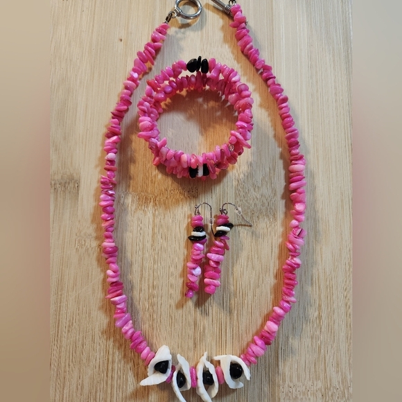 Hand Crafted Pink Beaded Necklace, Bracelet, and Earrings Set White Black Accent - Picture 1 of 11